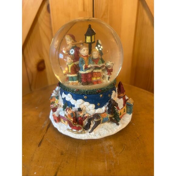 Vintage holiday workshop 100MM musical snow globe (5873) - Picture 3 of 10